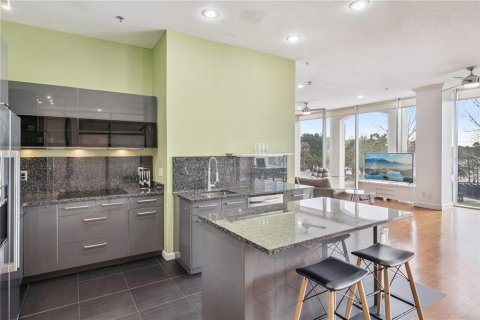 Condo in Orlando, Florida, 2 bedrooms  № 2201944 - photo 14