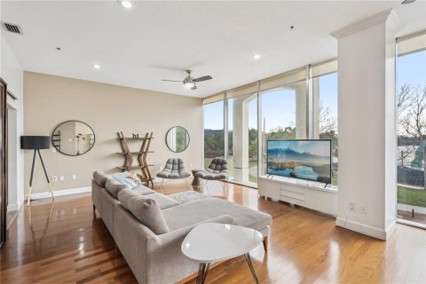 Condo in Orlando, Florida, 2 bedrooms  № 2201944 - photo 9