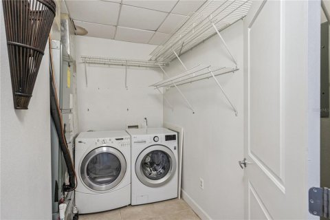 Condo in Orlando, Florida, 2 bedrooms  № 2201944 - photo 25