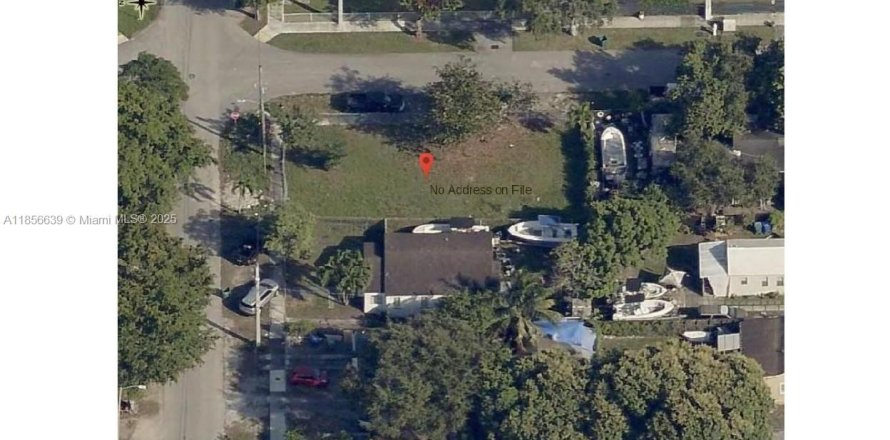 Land in Miami, Florida № 1881566