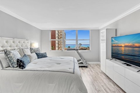 Condo in Hillsboro Beach, Florida, 2 bedrooms  № 1968325 - photo 11