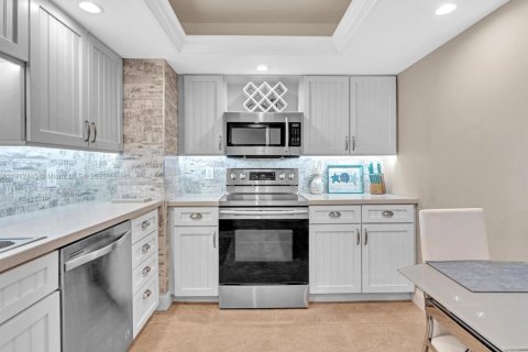 Condo in Hillsboro Beach, Florida, 2 bedrooms  № 1968325 - photo 2