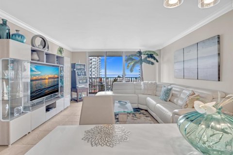 Condo in Hillsboro Beach, Florida, 2 bedrooms  № 1968325 - photo 4