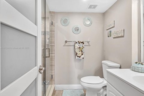 Condo in Hillsboro Beach, Florida, 2 bedrooms  № 1968325 - photo 10