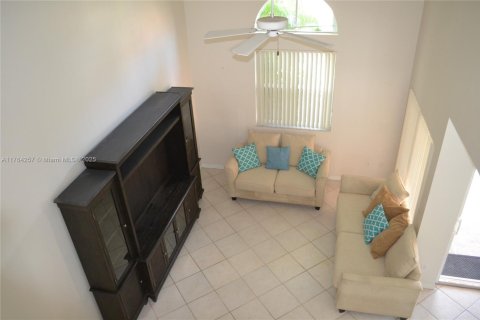 Villa ou maison à vendre à Hollywood, Floride: 3 chambres, 129.97 m2 № 1705873 - photo 3