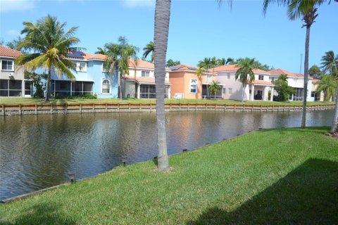 Villa ou maison à vendre à Hollywood, Floride: 3 chambres, 129.97 m2 № 1705873 - photo 2