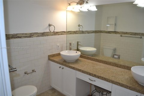 Villa ou maison à vendre à Hollywood, Floride: 3 chambres, 129.97 m2 № 1705873 - photo 30