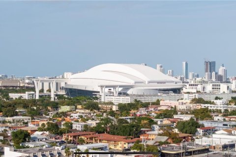 House in Miami, Florida 3 bedrooms, 149.39 sq.m. № 1965318 - photo 4