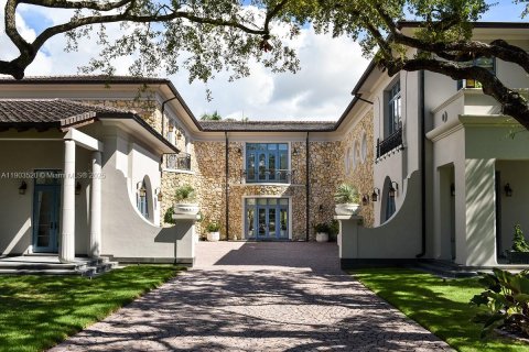 House in Pinecrest, Florida 8 bedrooms, 1116.96 sq.m. № 1967940 - photo 24