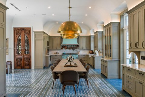 House in Pinecrest, Florida 8 bedrooms, 1116.96 sq.m. № 1967940 - photo 9