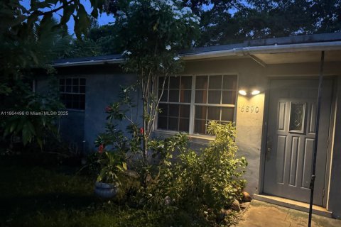 House in North Lauderdale, Florida 3 bedrooms, 98.1 sq.m. № 1894250 - photo 1