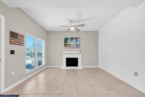 Condo in Madeira Beach, Florida, 1 bedroom  № 1622013 - photo 28