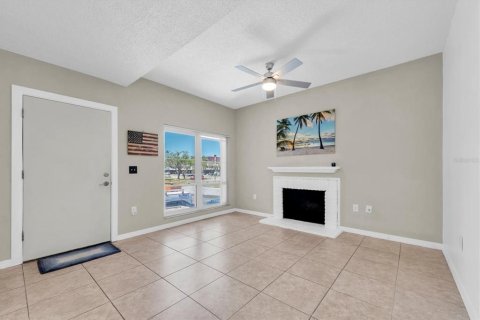 Condo in Madeira Beach, Florida, 1 bedroom  № 1622013 - photo 26