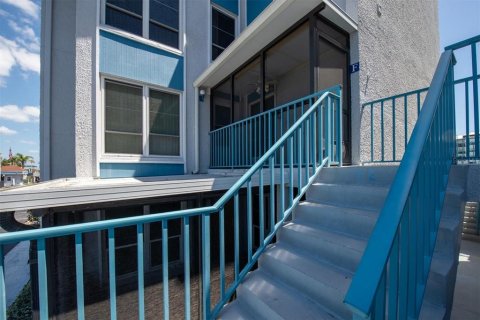 Condo in Madeira Beach, Florida, 1 bedroom  № 1622013 - photo 24