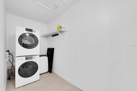 Condo in Madeira Beach, Florida, 1 bedroom  № 1622013 - photo 12