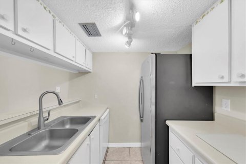 Condo in Madeira Beach, Florida, 1 bedroom  № 1622013 - photo 2