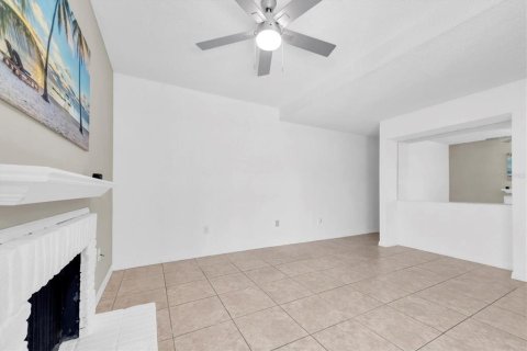 Condo in Madeira Beach, Florida, 1 bedroom  № 1622013 - photo 29