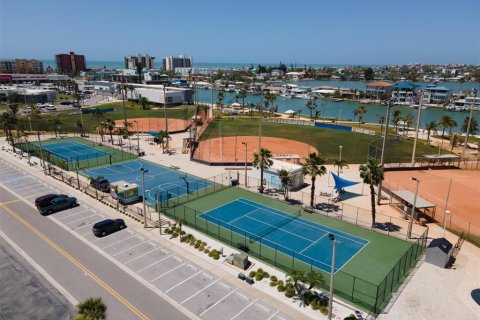 Condo in Madeira Beach, Florida, 1 bedroom  № 1622013 - photo 21