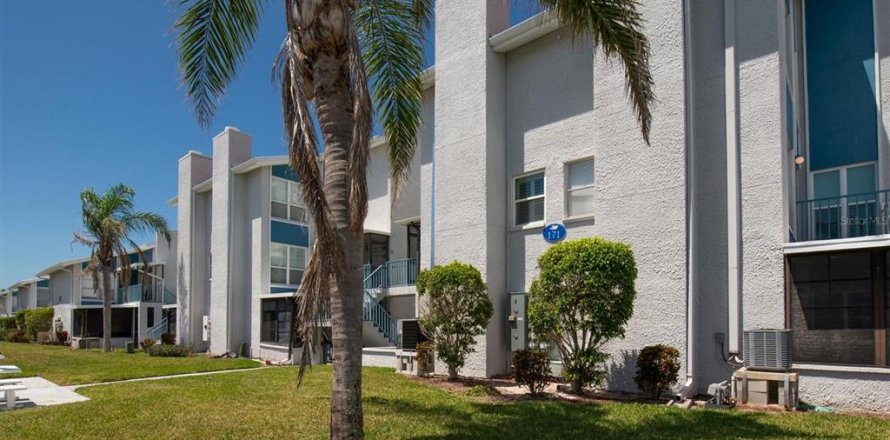 Condo in Madeira Beach, Florida, 1 bedroom  № 1622013