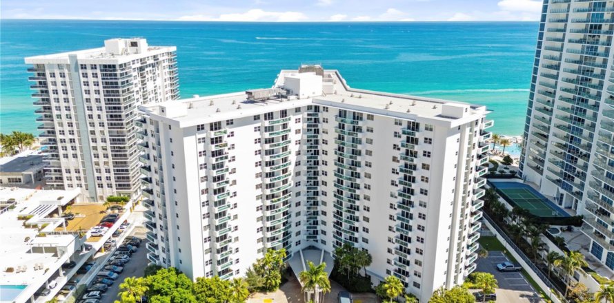 Condo in Hollywood, Florida, 1 bedroom № 2184757