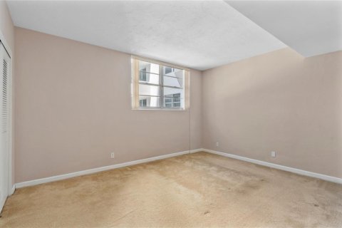 Condo in Hollywood, Florida, 1 bedroom № 2184757 - photo 14
