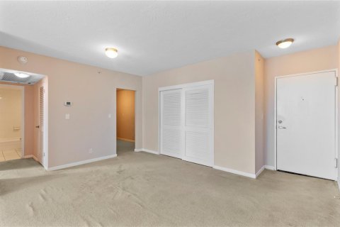 Condo in Hollywood, Florida, 1 bedroom № 2184757 - photo 22