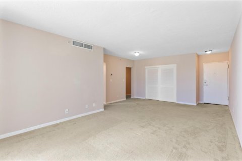 Condo in Hollywood, Florida, 1 bedroom № 2184757 - photo 21