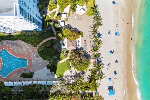 Condo in Hollywood, Florida, 1 bedroom № 2184757 - photo 9