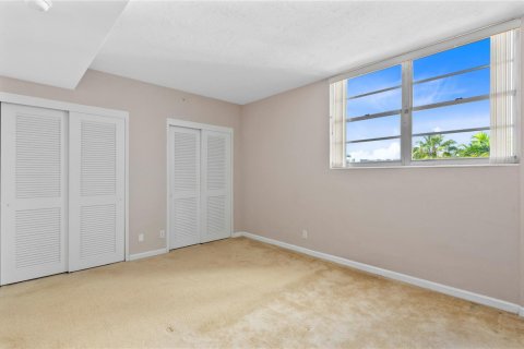 Condo in Hollywood, Florida, 1 bedroom № 2184757 - photo 15