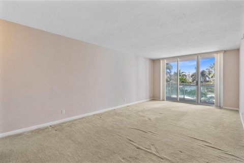 Condo in Hollywood, Florida, 1 bedroom № 2184757 - photo 18