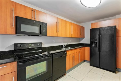 Condo in Hollywood, Florida, 1 bedroom № 2184757 - photo 24