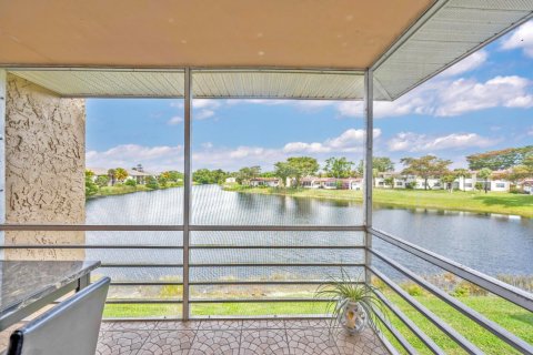 Снять в аренду кондоминиум в Уэст-Палм-Бич, Флорида 1 спальня, 65.4м2, № 1093461 - фото 1