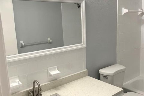 Commercial property in Saint Petersburg, Florida 4 bedrooms, 195.09 sq.m. № 2388700 - photo 18