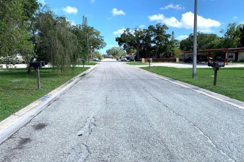 Commercial property in Saint Petersburg, Florida 4 bedrooms, 195.09 sq.m. № 2388700 - photo 22