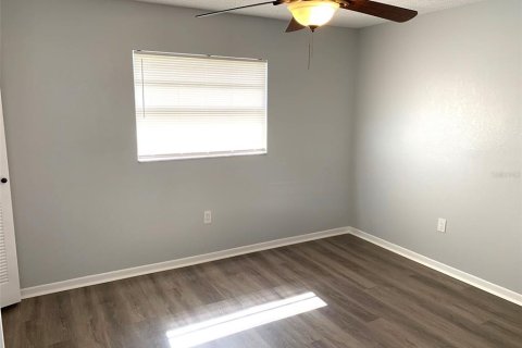 Commercial property in Saint Petersburg, Florida 4 bedrooms, 195.09 sq.m. № 2388700 - photo 12