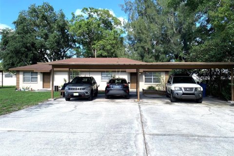 Commercial property in Saint Petersburg, Florida 4 bedrooms, 195.09 sq.m. № 2388700