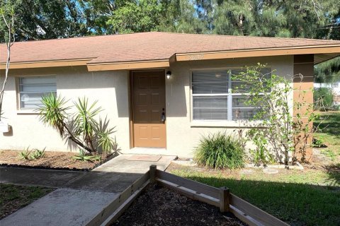 Commercial property in Saint Petersburg, Florida 4 bedrooms, 195.09 sq.m. № 2388700 - photo 2