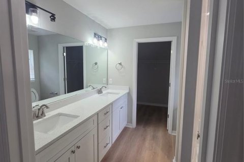 House in Winter Haven, Florida 3 bedrooms, 128.58 sq.m. № 2220033 - photo 5