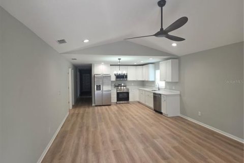 House in Winter Haven, Florida 3 bedrooms, 128.58 sq.m. № 2220033 - photo 3