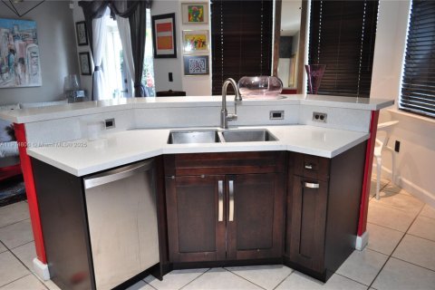 Купить таунхаус в Дорал, Флорида 3 спальни, 150.32м2, № 1971310 - фото 10