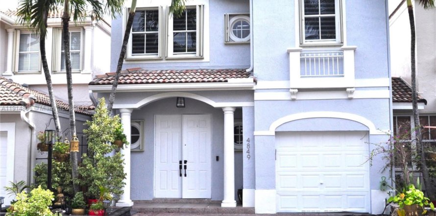 Таунхаус в Дорал, Флорида 3 спальни, 150.32м2 № 1971310