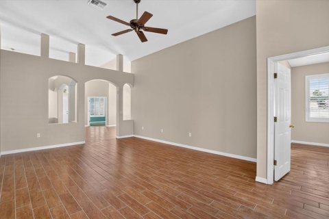 House in Holiday, Florida 4 bedrooms, 228.73 sq.m. № 2314154 - photo 16