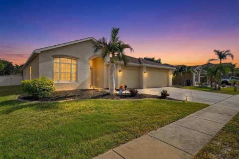 House in Holiday, Florida 4 bedrooms, 228.73 sq.m. № 2314154
