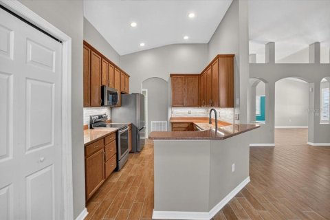 House in Holiday, Florida 4 bedrooms, 228.73 sq.m. № 2314154 - photo 18