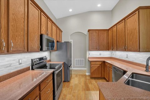 House in Holiday, Florida 4 bedrooms, 228.73 sq.m. № 2314154 - photo 20