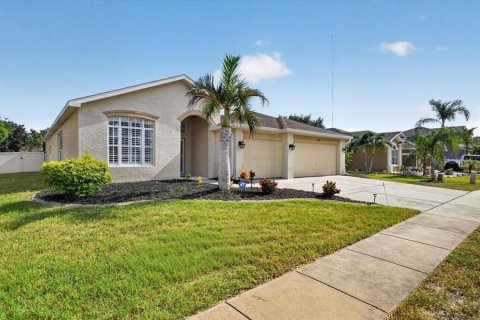 House in Holiday, Florida 4 bedrooms, 228.73 sq.m. № 2314154 - photo 3