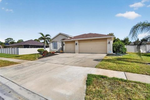 House in Holiday, Florida 4 bedrooms, 228.73 sq.m. № 2314154 - photo 5