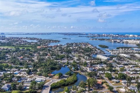 Купить виллу или дом в Сент-Питерсберг, Флорида 7 комнат, 102.19м2, № 2207789 - фото 8