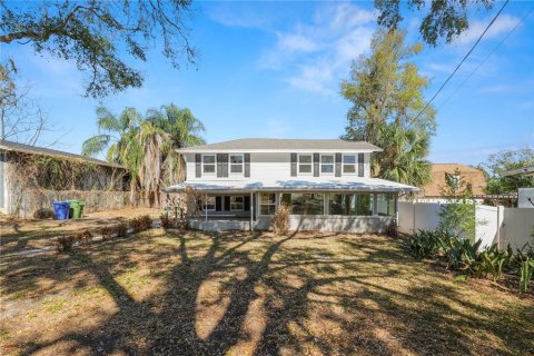 House in Winter Haven, Florida 3 bedrooms, 172.43 sq.m. № 2216766 - photo 2