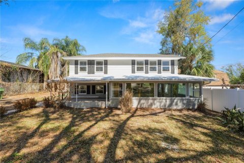 House in Winter Haven, Florida 3 bedrooms, 172.43 sq.m. № 2216766